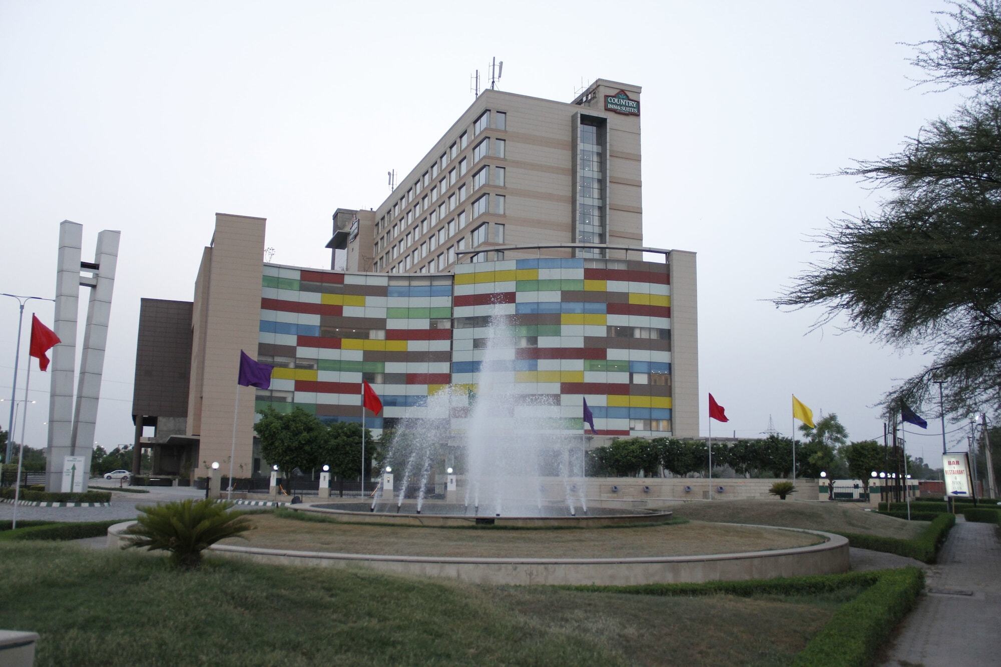 Country Inn & Suites By Radisson, Bathinda Dış mekan fotoğraf